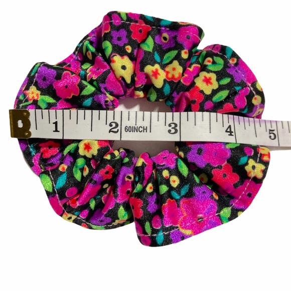 Handmade Scrunchies 4 Pieces Mixed Fabrics Mixed Color - Picture 7 of 11